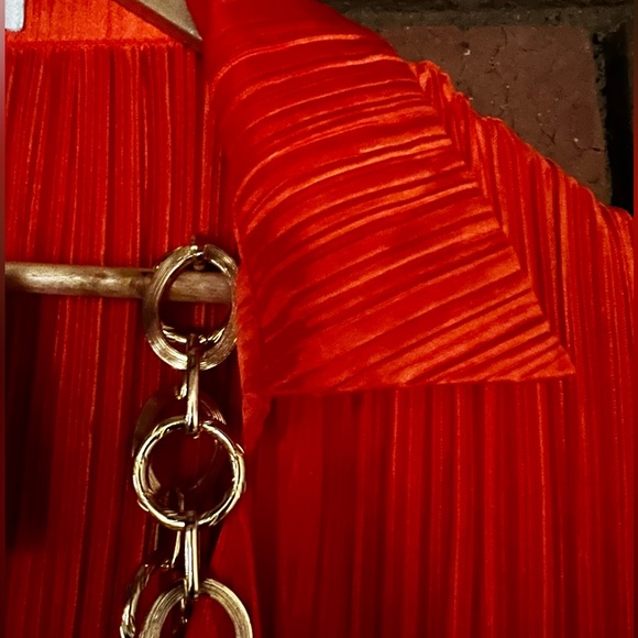 NWT Showpo oversized shirt/dress Orange in Colour with a gold style chain belt - Picture 8 of 9